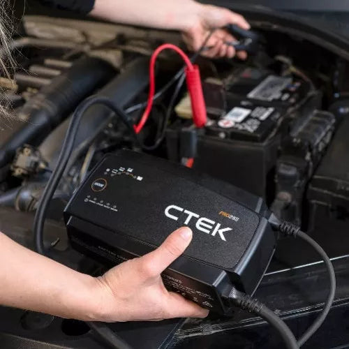 Comment bien entretenir sa batterie ? Utilisez un chargeur !