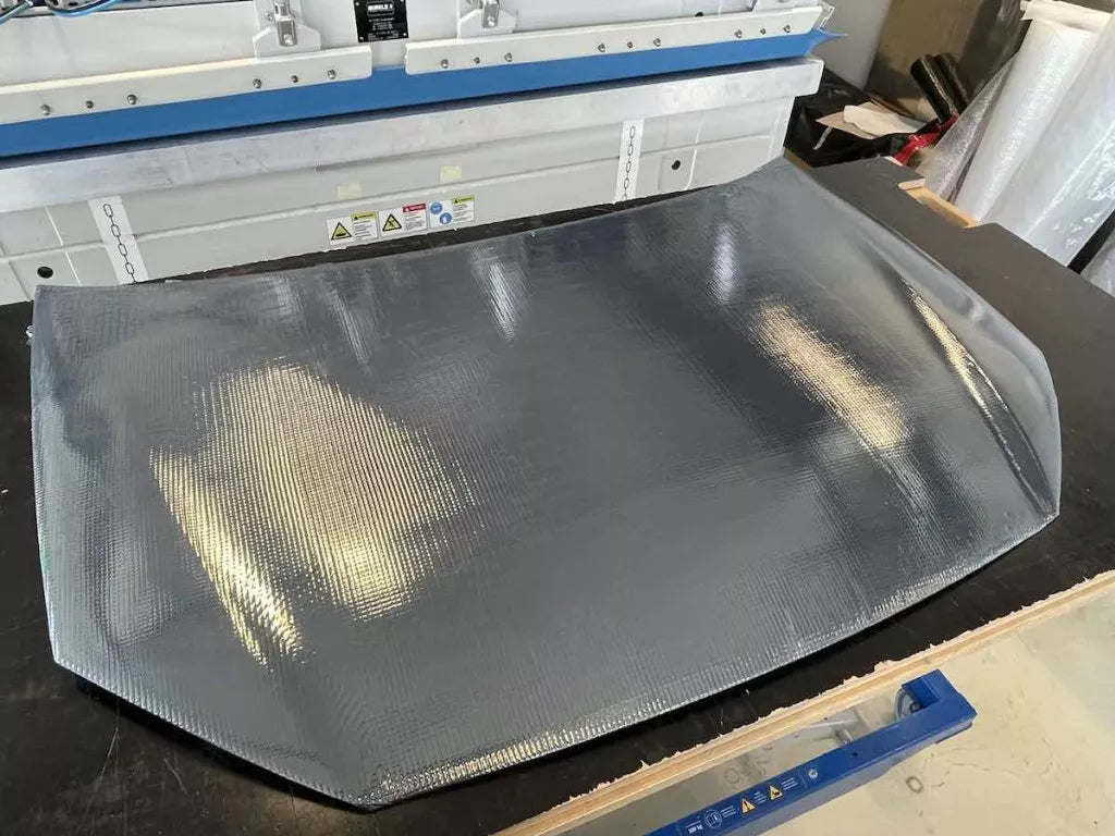 Voiture électrique : un capot solaire pour améliorer l’autonomie ?