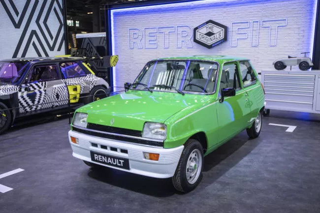 Découvrez le tarif du kit rétrofit 100 % électrique homologué pour la Renault 5