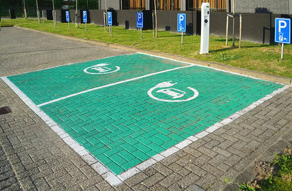 Voici les risques si vous vous garez sur une place réservée à la recharge de voiture électrique